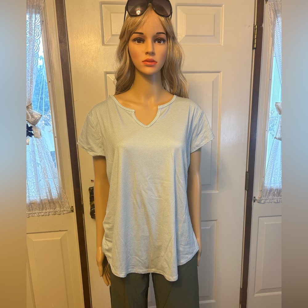 Tyme & Honey XL stripped V tee matched with solid green New Directions shorts 16